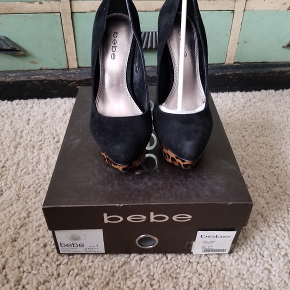 Bebe Veronica Leopard Heels - Picture 3 of 7